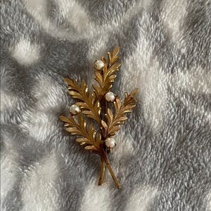 Vintage Gold Leaf Brooch with Pearls collectible piece